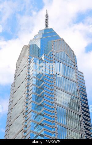 PHILADELPHIA - Juni 11: Liberty Place Gebäude am 11. Juni 2013 in Philadelphia. Als 2012 das 288 Meter hohe Wolkenkratzer ist der 2. höchste Gebäude in Ph Stockfoto