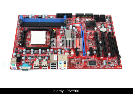 Moderne PC-Mainboard. Elektronische Tafel vor weißem Hintergrund. Logos und Marken entfernt. Stockfoto