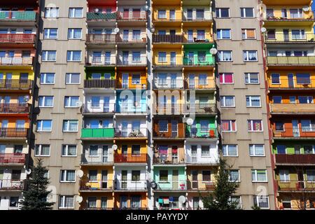 PIEKARY ŚLĄSKIE, Polen - 9. MÄRZ 2015: der Wohnarchitektur in Piekary Slaskie, Polen. Piekary Slaskie ist eine wichtige Stadt in Poznan zu reg Stockfoto