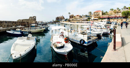 Fischerboote in Jbeil Byblos alter Hafen, Hafen, Mittelmeer, Libanon Stockfoto