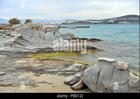 Geologische Formation auf Steine Kolymbithres Strand, Insel Paros, Griechenland Stockfoto