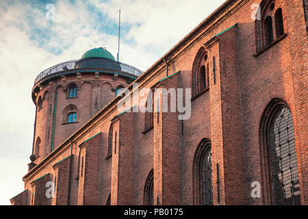 Kopenhagen, Dänemark - Dezember 10, 2017: Rundetaarn oder runder Turm, ist ein Turm aus dem 17. Jahrhundert im Zentrum von Kopenhagen, Dänemark. Eine der Projek Stockfoto