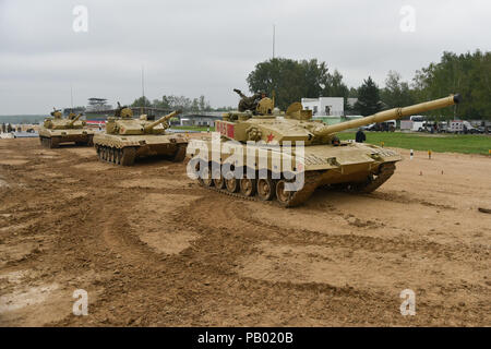 Alabino, Russland. 24. Juli, 2018. Tank Crew Mitglieder Training für einen Tank biathlon Wettbewerb als Teil der 2018 internationale Spiele, bei Alabino Schießstand 2018. Stockfoto