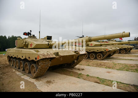 Alabino, Russland. 24. Juli, 2018. Tank Crew Mitglieder Training für einen Tank biathlon Wettbewerb als Teil der 2018 internationale Spiele, bei Alabino Schießstand 2018. Stockfoto