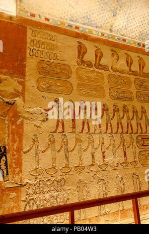 Hieroglyphen im Grab von Ramses IV oder Ramses IV (KV 2) im Tal der Könige, Theben, Luxor, Ägypten, Afrika Stockfoto