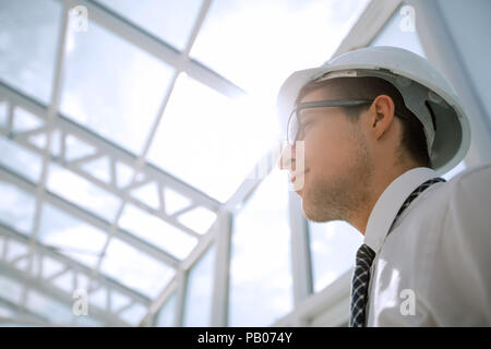 Hintergrund Bild. Der junge Architekt in ein leeres Büro Stockfoto