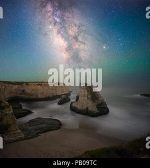 Milchstraße Über Shark Fin Cove, Santa Cruz, California, Amerika, Usa Stockfoto