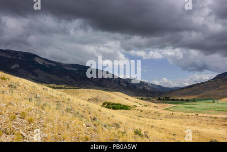 Cody, Wyoming, USA - Blick über die zerklüftete Landschaft von Buffalo Bill State Park, der die Rocky Mountains in der Nähe von Cody, Wyoming, USA. Stockfoto