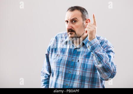Portrait der verärgerten Mann, der droht, Stockfoto