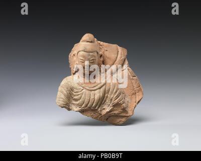 Buddha mit Halo und Mandorla. Kultur: China (Xinjiang autonome Region). Abmessungen: 1 x 1 1/2 in. (2,5 x 3,8 cm). Datum: 6. bis 7. Jahrhundert. Museum: Metropolitan Museum of Art, New York, USA. Stockfoto