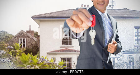 Das zusammengesetzte Bild im zuversichtlich, Immobilienmakler, der an der vorderen Tür mit Schlüssel Stockfoto