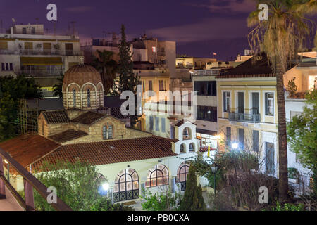 Athen, Griechenland - 19. JANUAR 2017: Nacht Foto von Agia Ekaterini Kirche in Athen, Attika, Griechenland Stockfoto