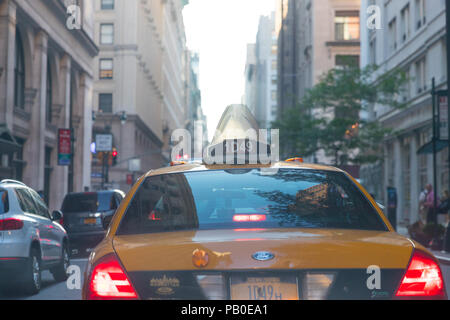 New York, United States, 19. Juli 2018: Taxi yellow cab auf der Straße Stockfoto