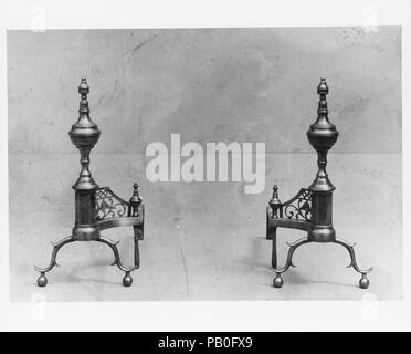 Feuerbock. Abmessungen: 22 1/2 x 23 in. (57,2 x 58,4 cm). Datum: Ca. 1800. Museum: Metropolitan Museum of Art, New York, USA. Stockfoto