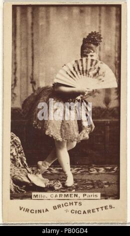 Mlle. Carmen, Paris, vom Schauspieler und Schauspielerinnen-Serie (N45, Typ 1) für Virginia Brights Zigaretten. Maße: Blatt: 2 3/4 x 1 3/8 in. (7 x 3,5 cm). Herausgeber: Herausgegeben von Allen&Ginter (Amerikanische, Richmond, Virginia). Datum: Ca. 1888. Handel Karten aus dem "Schauspieler und Schauspielerinnen"-Serie (N45, Typ 1), ausgestellt. 1888 von Allen&Ginter Virginia Brights, Dixie, Unsere kleinen Schönheiten und Opera Puffs Zigaretten zu fördern. Museum: Metropolitan Museum of Art, New York, USA. Stockfoto