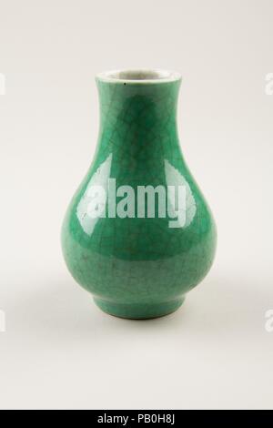 Vase. Kultur: China. Abmessungen: H.5. (12,7 cm). Museum: Metropolitan Museum of Art, New York, USA. Stockfoto