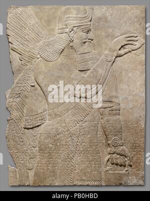 Relief Panel. Kultur: Assur. Abmessungen: 64 5/8 x 49 1/2 x 3 1/2 in. (164,1 x 125,7 x 8,9 cm). Datum: Ca. 883-859 v. Chr.. Dieses Panel aus dem Nordwesten Palast von Nimrud (antike Kalhu) schildert eine geflügelte übernatürlichen Abbildung. Solche Zahlen den ganzen Palast erscheinen, manchmal flankierende entweder die Figur der Assyrische König oder eine stilisierte "heiligen Baum." Die Reliefs wurden gemalt, aber heute fast keiner der ursprünglichen Pigment überlebt. Jedoch, die RELIEFS selbst unglaubliche Detailtreue behalten, einschließlich komplizierte eingeschnittenen Designs auf viele der Kleidung der Figuren. Die Abbildung in diesem Bereich Stockfoto