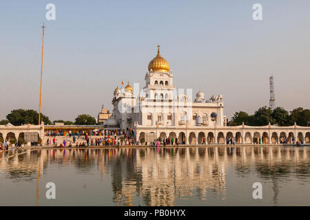 Ansicht der Gurudwara Bangla Sahib, New Delhi, Indien. Stockfoto