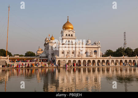 Ansicht der Gurudwara Bangla Sahib, New Delhi, Indien. Stockfoto