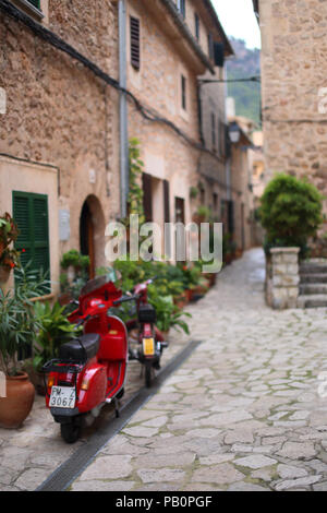 Straße Szenen aus dem kleinen Bergdorf Fornalutx auf Mallorca, Spanien Stockfoto
