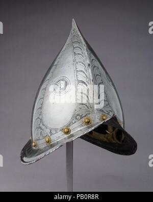 Morion-Cabasset. Kultur: Italienisch. Abmessungen: H. 11 7/16 in. (29,1 cm); W. 9 1/4 in. (23,5 cm); D. 14. (35,6 cm); Wt. 3 lb. 2 oz. (1410 g). Datum: 16. Museum: Metropolitan Museum of Art, New York, USA. Stockfoto