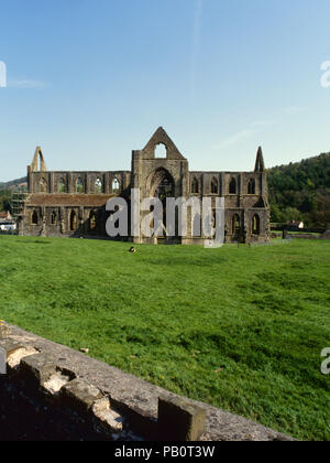 Mai 1994: Malerische Ruinen von Tintern Abbey in Tintern im Wye Valley, Gwent, Wales, Großbritannien Stockfoto