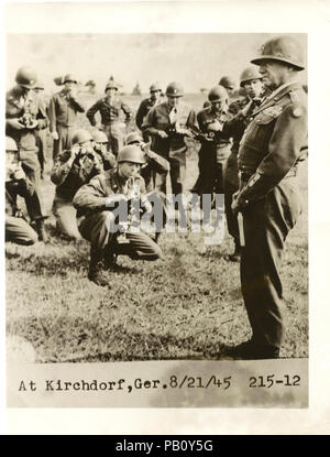 Us-General George Patton mit Truppen, Kirchdorf, Deutschland, 21. August 1945 Stockfoto