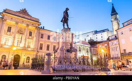 Tartini-platz in alten touristische Rippenbögen Mittelmeerstadt Piran, Slowenien. Stockfoto