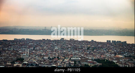 Luftbild mit Blick auf die Stadt Istanbul, Türkei. Stockfoto