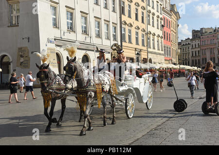 Kutsche im Marktplatz von Krakau Polen Stockfoto