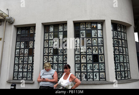 Porträts der jüdischen Arbeiter und Überlebenden der Oskar Schindlers Fabrik in Krakau Polen Ort der ehemaligen Fabrik von Oskar Schindler - bekannte Fro Stockfoto