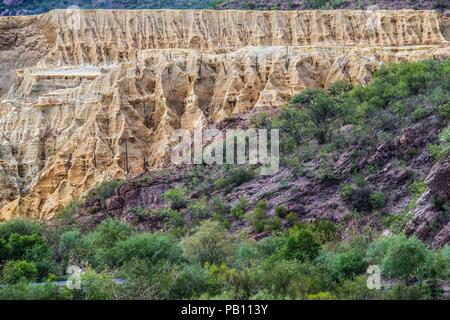 Jales, Residuos de mina, mina antigua, mina de cobre in Mexiko. Aspekte eines Hügels oder Berges, der vom Wast gebildet wird Stockfoto