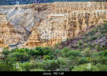 Jales, Residuos de mina, mina antigua, mina de cobre in Mexiko. Aspekte eines Hügels oder Berges, der vom Wast gebildet wird Stockfoto