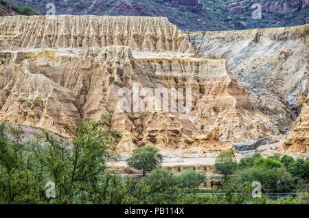 Jales, Residuos de mina, mina antigua, mina de cobre in Mexiko. Aspekte eines Hügels oder Berges, der vom Wast gebildet wird Stockfoto