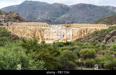 Jales, Residuos de mina, mina antigua, mina de cobre in Mexiko. Aspekte eines Hügels oder Berges, der vom Wast gebildet wird Stockfoto