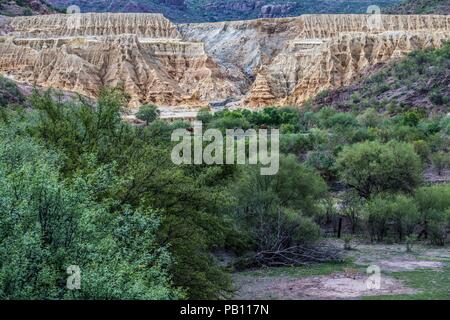 Jales, Residuos de mina, mina antigua, mina de cobre in Mexiko. Aspekte eines Hügels oder Berges, der vom Wast gebildet wird Stockfoto