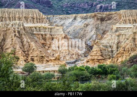 Jales, Residuos de mina, mina antigua, mina de cobre in Mexiko. Aspekte eines Hügels oder Berges, der vom Wast gebildet wird Stockfoto