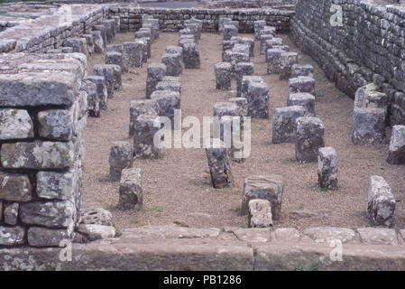 Reste der römischen Getreidespeicher auf Hadrian's Wall, Housesteads, Northumbria, England, 2. Foto Stockfoto