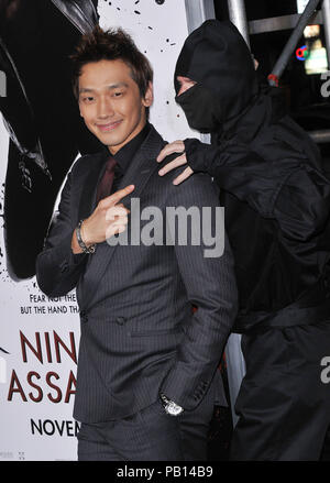 Regen - ninja assassin Raizo Premiere auf GraumanÕs Chinese Theatre in Los Angeles.01 Regen Raizo 01 Red Carpet Event, Vertikal, USA, Filmindustrie, Prominente, Fotografie, Bestof, Kunst, Kultur und Unterhaltung, Topix Prominente Fashion/Vertikal, Besten, Event in Hollywood Leben - Kalifornien, Roter Teppich und backstage, USA, Film, Stars, Film Stars, TV Stars, Musik, Promis, Fotografie, Bestof, Kunst, Kultur und Unterhaltung, Topix, vertikal, eine Person, die aus den Jahren 2006 bis 2009, Anfrage tsuni@Gamma-USA.com - drei Viertel Stockfoto