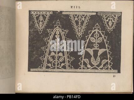 Prima Parte de' Fiori, e Disegni di varie Sorti di Ricami Modernisieru, Seite 13 (recto). Autor: Giovanni Battista Ciotti (Italienisch, geboren Siena, Ca. 1560). Abmessungen: Insgesamt: 5 5/16 x 7 5/16 in. (13,5 x 18,5 cm). Erschienen in: Venedig. Herausgeber: Francesco de' Franceschi (Italienisch, Aktiv 16. Jahrhundert). Datum: 1591. Von Giovanni Battista Ciotti, veröffentlicht von Francesco de' Franceschi, Italienisch, Aktiv 16. Jahrhundert geschrieben. Von oben nach unten und von links nach rechts: Design besteht aus einer Wechselfolge aus auf den Kopf und auf die richtige Seite eingerichtet Dreiecke. Jedes Dreieck ist mit einer anderen verziert Stockfoto
