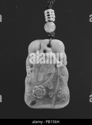 Anhänger. Kultur: China. Abmessungen: W. 1 3/8 in. (3,5 cm); L.2 1/4 in. (5,7 cm). Datum: 20. Museum: Metropolitan Museum of Art, New York, USA. Stockfoto