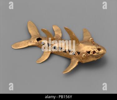 Shark Anhänger. Kultur: Chiriquí. Abmessungen: H.3 1/8 x 1 1/4 in.-W. (7,9 x 3,2 cm). Datum: 11.-16. Jahrhundert. Museum: Metropolitan Museum of Art, New York, USA. Stockfoto