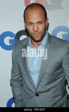 Jason Statham - GQ Männer des Jahres 2008 im Chateau Marmont Hotel in Los Angeles. 07 StathamJason 07 Red Carpet Event, Vertikal, USA, Filmindustrie, Prominente, Fotografie, Bestof, Kunst, Kultur und Unterhaltung, Topix Prominente Fashion/Vertikal, Besten, Event in Hollywood Leben - Kalifornien, Roter Teppich und backstage, USA, Film, Stars, Film Stars, TV Stars, Musik, Promis, Fotografie, Bestof, Kunst, Kultur und Unterhaltung, Topix, vertikal, eine Person, die aus den Jahren 2006 bis 2009, Anfrage tsuni@Gamma-USA.com - drei Viertel Stockfoto