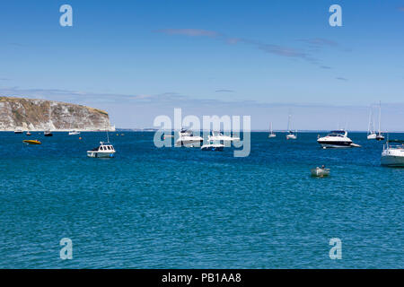 Anzeigen von Swanage Bay an der Jurassic Coast im Sommer, Dorset, Großbritannien Stockfoto