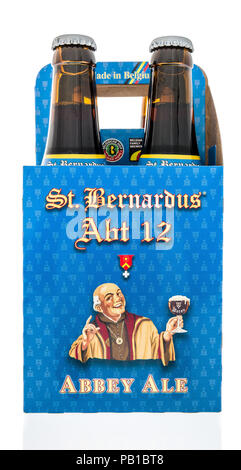 Winneconne, WI - 21 Juli 2018 - vier Pack von St. Bernardus ABT 12 Abbey Ale Bier auf einem isolierten Hintergrund. Stockfoto