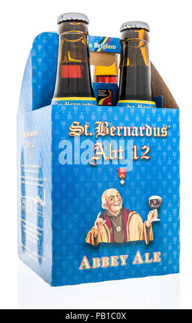 Winneconne, WI - 21 Juli 2018 - vier Pack von St. Bernardus ABT 12 Abbey Ale Bier auf einem isolierten Hintergrund. Stockfoto