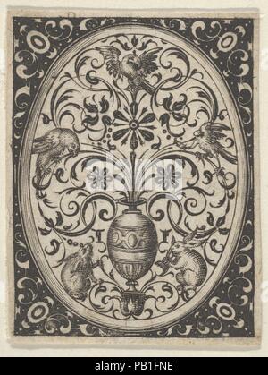 Ovale Design in Blackwork, von varii Generis Oper Aurifabris Necessaria. Artist: Paul Birckenhultz (1561-1639). Maße: Blatt: 1 7/8 x 1 7/16 in. (4,8 × 3,7 cm). Datum: Ca. 1600. Ornamental Design in Oval in der Mitte, mit Vase an der Unterseite von Kaninchen flankiert. Oben, Links und Rechts zwei Vögel auf Foliate blättert wächst aus der Vase thront, mit einem dritten Vogel oben in der Mitte. Oval umrahmt und auf schwarzem Hintergrund mit Verzierungen. Aus einer Reihe von sechs Platten von dekorativen Designs. Museum: Metropolitan Museum of Art, New York, USA. Stockfoto