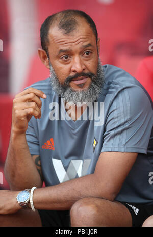 Wolverhampton Wanderers Manager Nuno EspÃ-rito Santo während einer Saison Testspiel in der Bet365-Stadion, schüren. Stockfoto