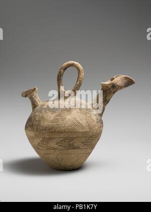 Terrakotta zoomorphe askos (Schiff). Kultur: Zypriotische. Abmessungen: H.5 11/16 in. (14,5 cm). Datum: Ca. 1725-1600 v. Chr.. Fantastische Vase mit Schleife Griff, Auslauf und der tierkopf, eingeschnittenen Designs. Museum: Metropolitan Museum of Art, New York, USA. Stockfoto