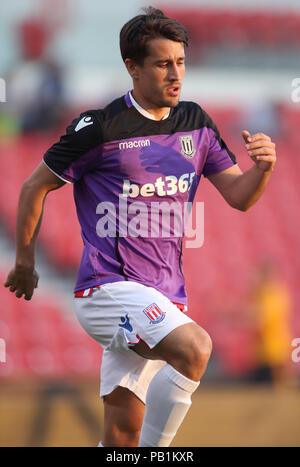 Stoke City Bojan Krkic während einer Saison Testspiel in der Bet365-Stadion, schüren. PRESS ASSOCIATION Foto. Bild Datum: Mittwoch, 25. Juli 2018. Photo Credit: Nick Potts/PA-Kabel. EDITORIAL NUR VERWENDEN Keine Verwendung mit nicht autorisierten Audio-, Video-, Daten-, Spielpläne, Verein/liga Logos oder "live" Dienstleistungen. On-line-in-Verwendung auf 75 Bilder beschränkt, kein Video-Emulation. Keine Verwendung in Wetten, Spiele oder einzelne Verein/Liga/player Publikationen. Stockfoto